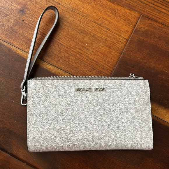 Adele Leather Smartphone Wallet - Picture 2 of 4